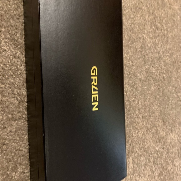 Watch with interchangeable band and bezels. - Picture 4 of 4